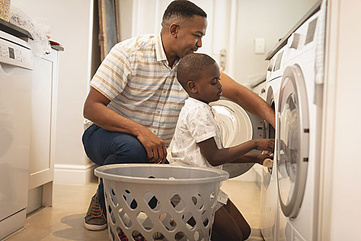 美国黑人,父子,洗,衣服,洗衣机