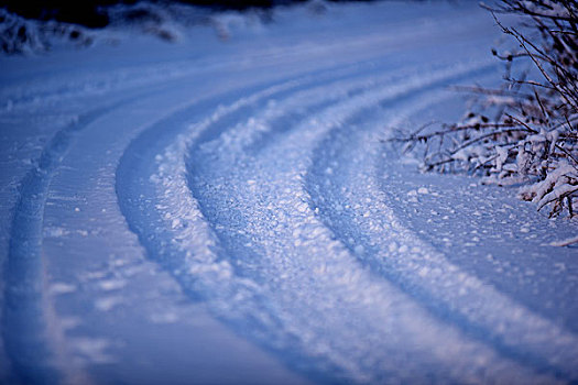 雪后车辙