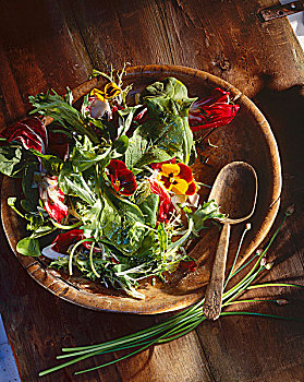 什锦沙拉,食用花卉,枫树,细香葱,调味品
