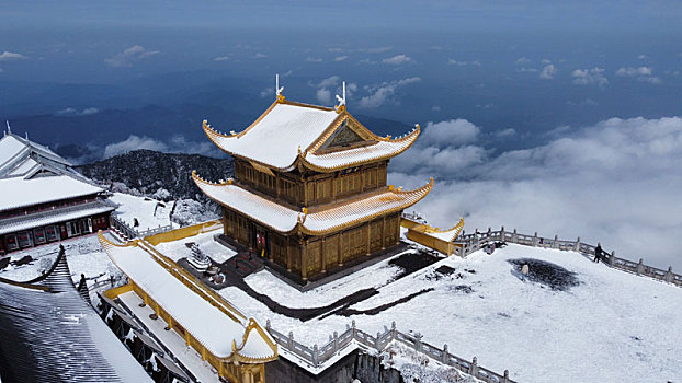 航拍四川峨眉山冬日云海雪中大气美景