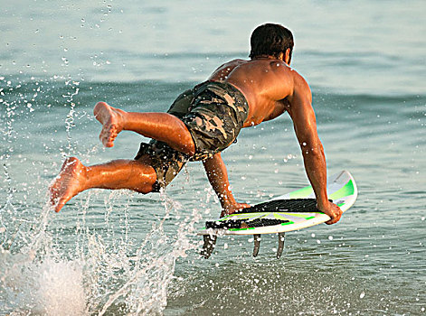 一个,男人,进入,水,冲浪板,海滩,安达卢西亚,西班牙