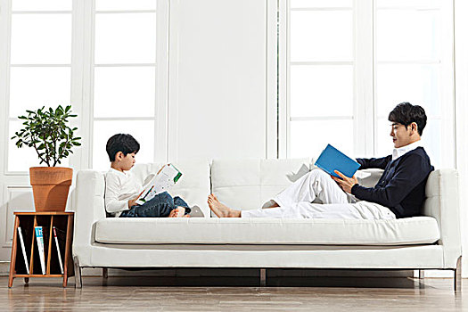 父子,读书,沙发,在家