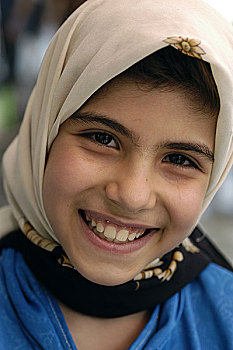 11岁,市场,居民区,巴格达,学校,学习,分数,房子,战争,生活方式,破败,古老,防护,一个