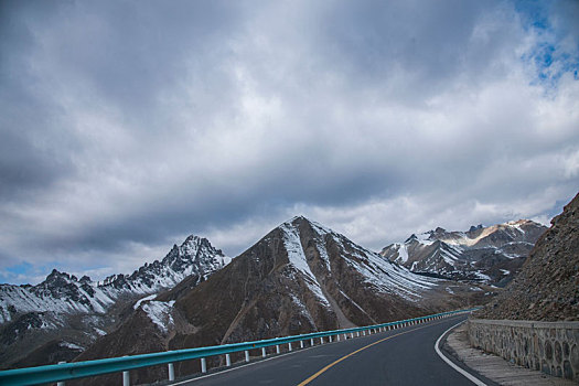 中国公路建设史上的丰碑-----g217国道独库公路独山子段