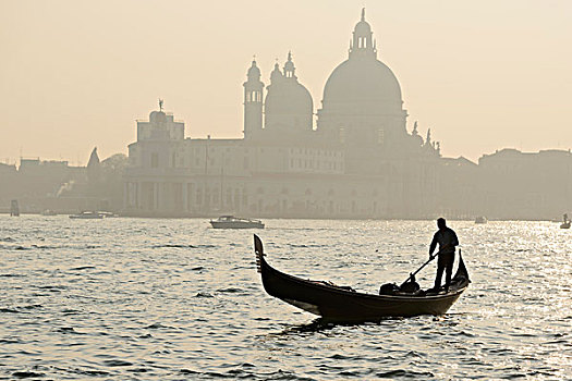 平底船船夫,正面,圣玛丽亚教堂,行礼,威尼斯,威尼托,意大利,欧洲