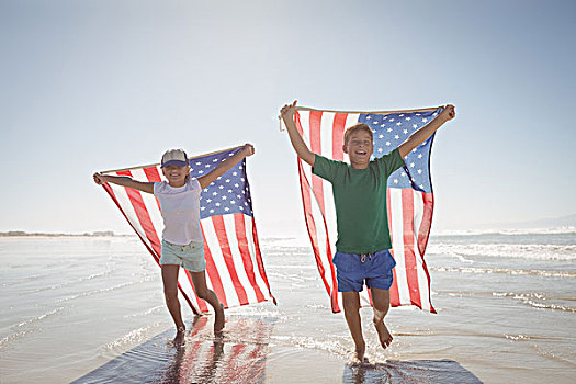 兄弟姐妹,拿着,美国国旗,跑,海滩,岸边,晴天