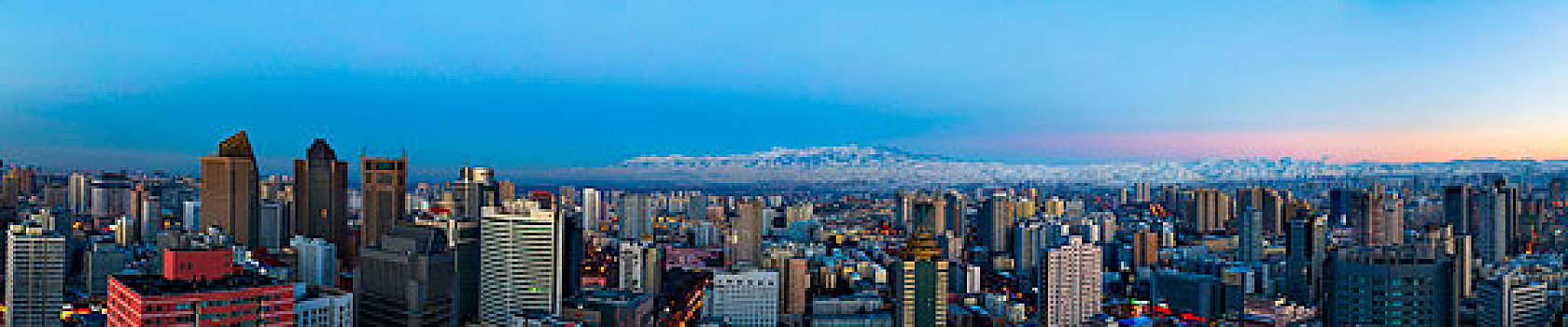 乌鲁木齐冬天城市夜景