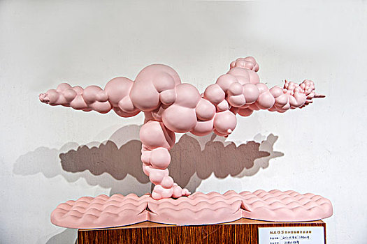 苏州掘政园展示的抽象雕塑