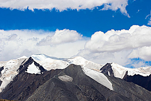 雪山和云海