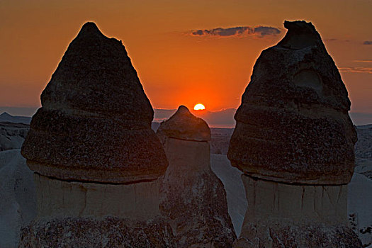 仰视,仙人烟囱岩,卡帕多西亚,土耳其