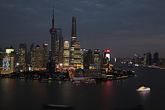 上海浦东陆家嘴新貌,上海中心大厦已巍然矗立