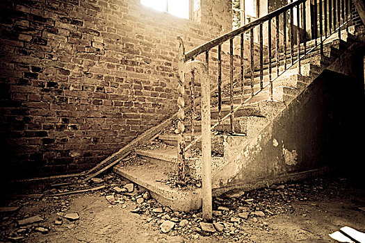 老,衰败,楼梯
