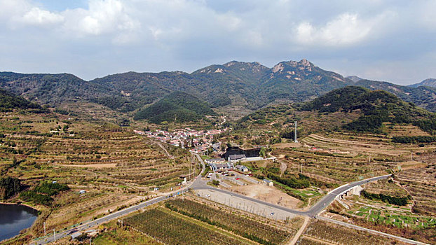 山东省日照市,航拍大山深处的美丽乡村,金秋时节风光旖旎醉游人