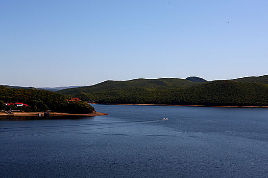 毛公山镜泊湖风光