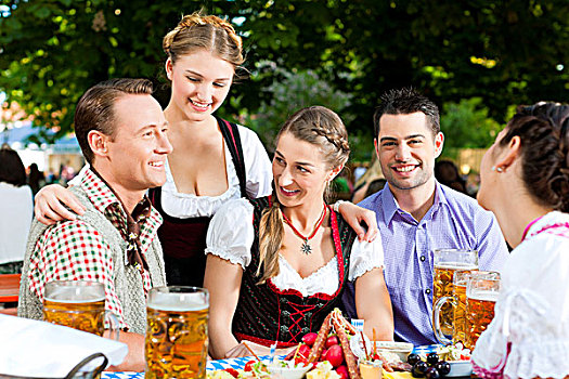 啤酒坊,朋友,阿尔斯村姑装,桌子,啤酒,巴伐利亚,德国