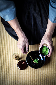 俯拍,特写,传统,日本茶,典礼,男人,绿色,抹茶,粉末,碗