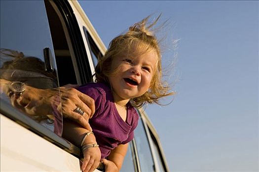 特写,女婴,向外看,车窗,微笑