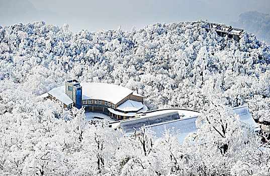 天门山雪景