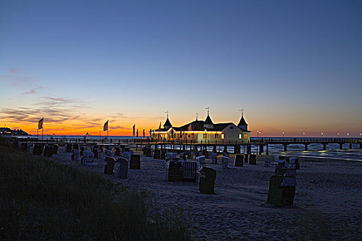 德国,波罗的海,乌瑟多姆岛,阿尔贝克海滨,码头,傍晚