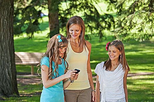 母亲,走,两个,女儿,讥笑,短信,艾伯塔省,加拿大