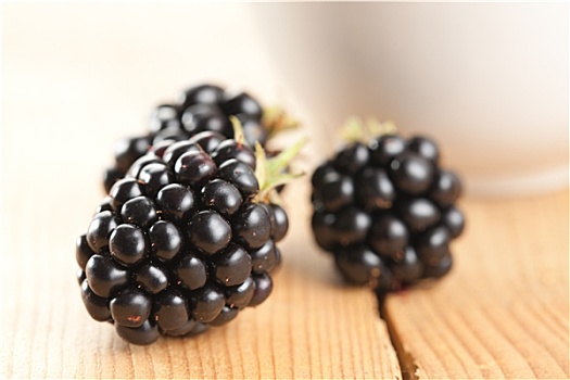 黑莓,木质背景