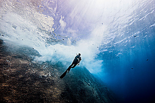 水下视角,潜水员,探索,顶峰,索科罗镇,下加利福尼亚州,墨西哥