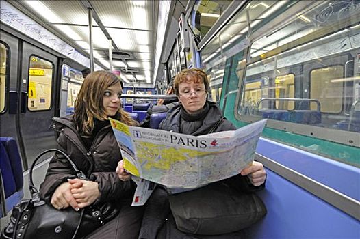 游客,巴黎,地铁,看,地图,法国