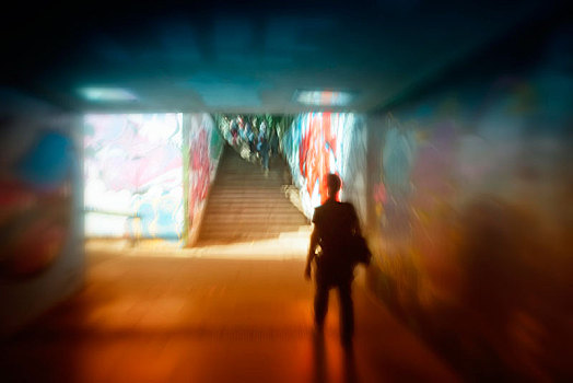 一个,男人,走,暗色,隧道,涂鸦,象征,恐慌,莱茵兰普法尔茨州,德国,欧洲