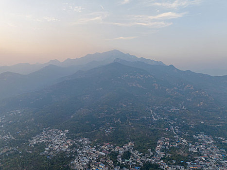 航拍山东泰安城市风光