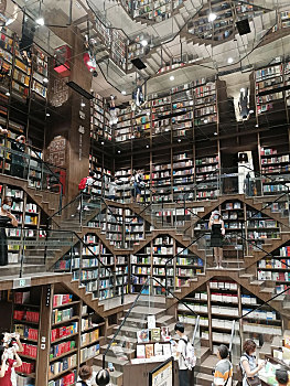 重庆,最美书店,钟书阁,触手可及满天星空