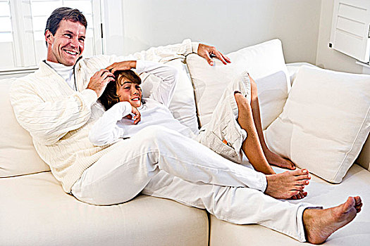 父子,放松,一起,白色背景,客厅,沙发