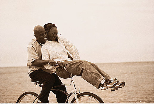 伴侣,骑自行车,海滩