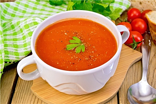 汤,西红柿,碗,勺子,木板