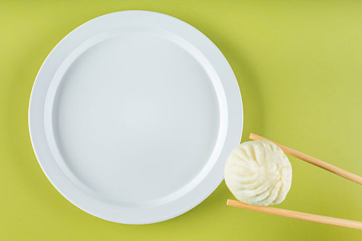 筷子夹走盘中的食物,光盘行动创意图片