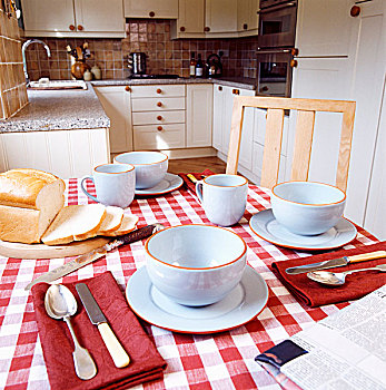 早餐桌,红色,白色,格子布,桌布,愉悦,厨房,柜子,褐色,墙壁,砖瓦