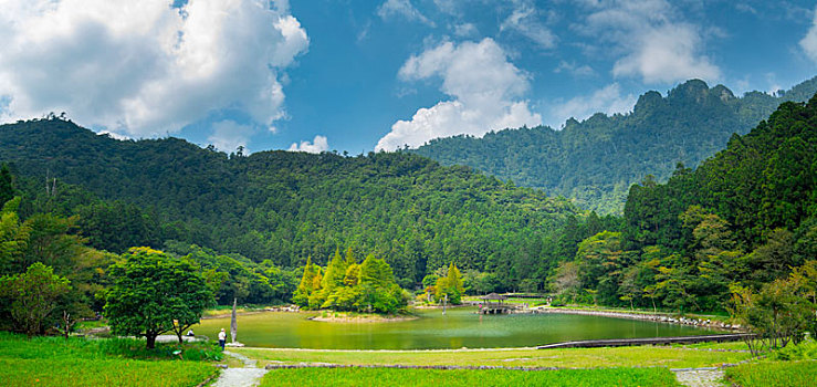 台湾宜兰县森林高山湖泊,明池,是著名的旅游胜地