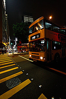 香港,商场,大厦,大楼,人行道,过马路,老建筑,公交车,巴士,停车,夜景