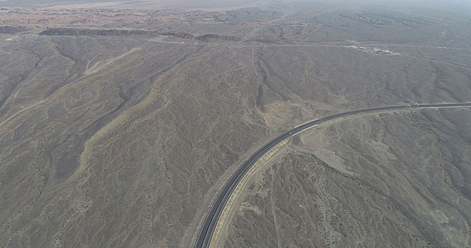 新疆哈密,航拍京新高速公路支线巴哈高速公路,g575