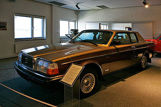 沃尔沃公司陈列室,1977年产的262c型轿车