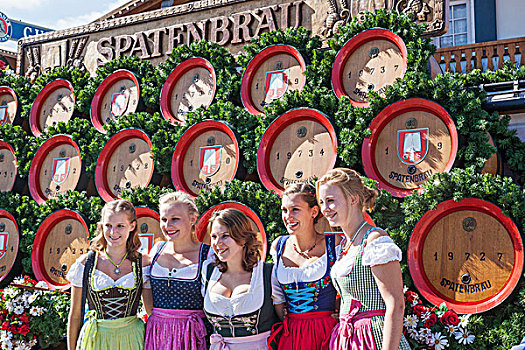 德国,巴伐利亚,慕尼黑,女孩,衣服,服饰,姿势,正面,啤酒,桶