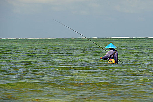 渔民,站立,水,沙努尔,巴厘岛,印度尼西亚,亚洲