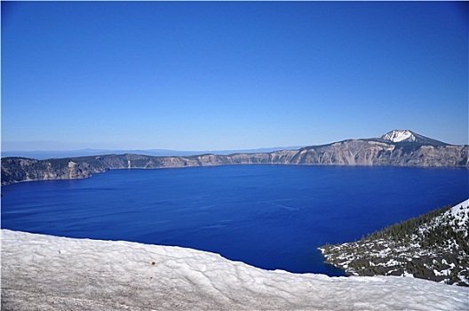 火山湖,国家公园