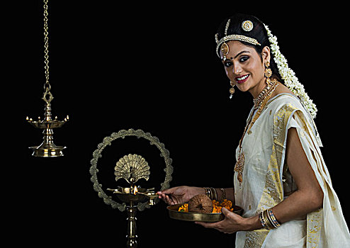 印第安女人,传统服装,点燃,油灯