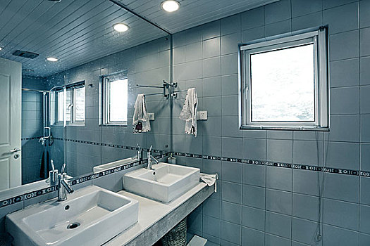 现代,浴室