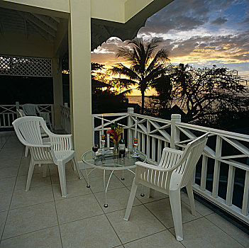 露台,阳台,桌子,椅子,远眺,日落,剪影,棕榈树