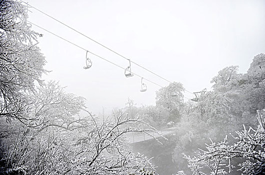 天门山雾凇雪景与天门山索道