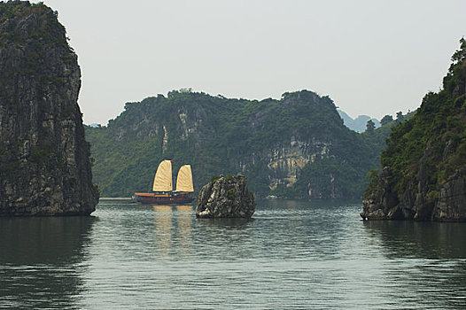 北越,靠近,海防,下龙湾,石灰石,喀斯特地貌,山峦,旅游,帆船,船,帆