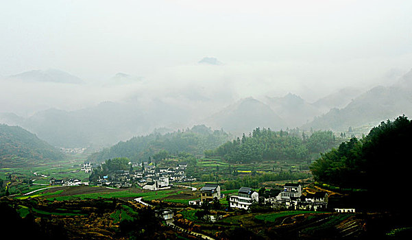 山乡春雨