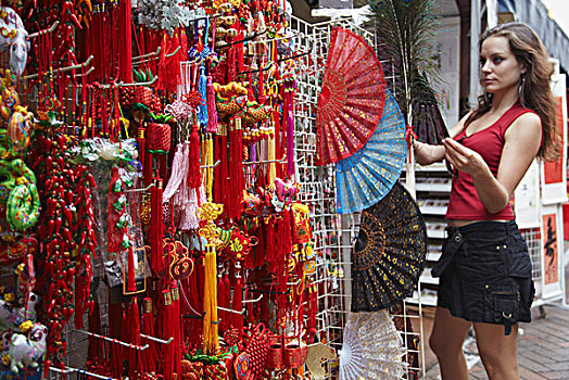 女人,看,纪念品,唐人街,市场,新加坡