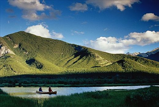 伴侣,独木舟,朱红色,湖,班芙国家公园,艾伯塔省,加拿大